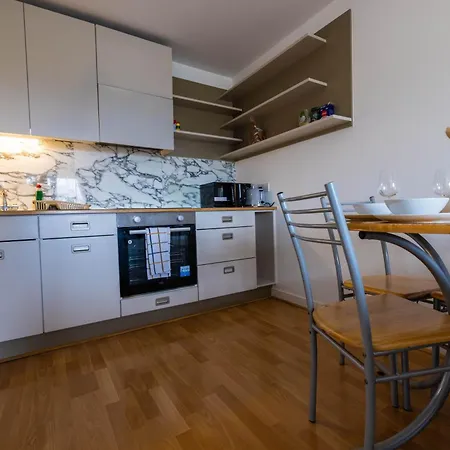 Beautiful And Spacious 2-bed In Apartment London