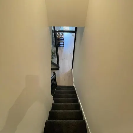 2 Bed In Apartment