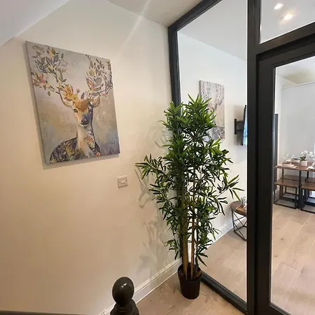 2 Bed In Apartment London