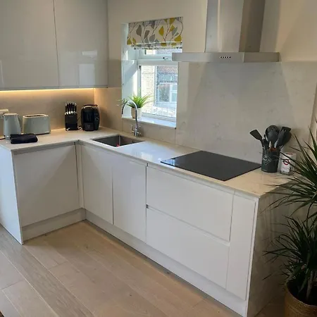 2 Bed In Apartment