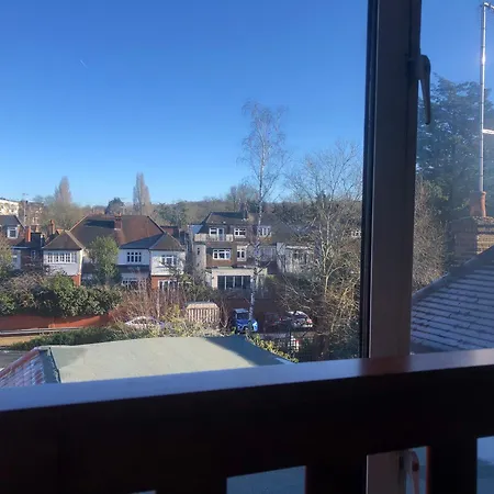 アパート Peaceful Studio-flat With Driveway In Golders Green ロンドン