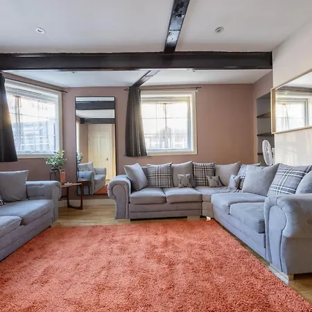 Big House Close To Metro Underground - Sleeps Up To 13 Guest house