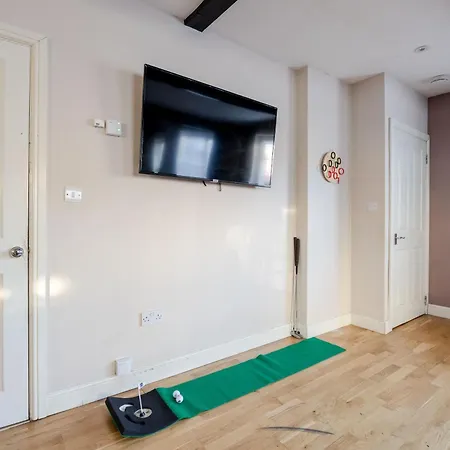 Big House Close To Metro Underground - Sleeps Up To 13 London
