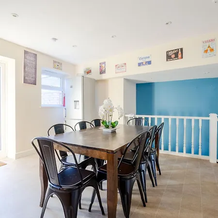 Big House Close To Metro Underground - Sleeps Up To 13 London