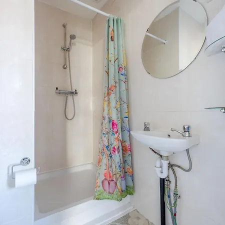 Big House Close To Metro Underground - Sleeps Up To 13 * London