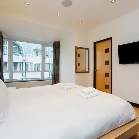 Veeve - Hyde Park Heights Apartment