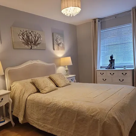 Lejlighed Three Bedroom By Beautiful Park London