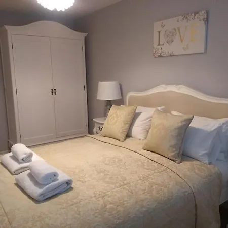 Three Bedroom By Beautiful Park Lejlighed