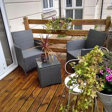 Three Bedroom By Beautiful Park * London