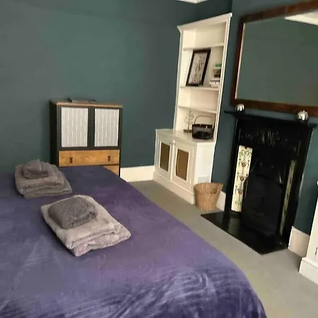 2 Bedrooms With Private Garden Walking Distance To Underground Ideal For Families Apartamento Londres
