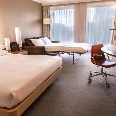 Hilton London Heathrow Airport Terminal 5 4*