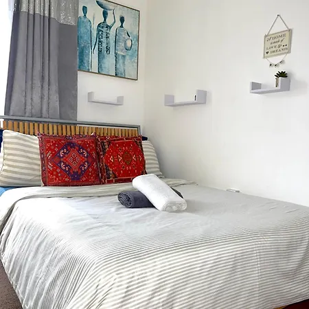 Apartment Comfortable And Convenient 1-bed In *