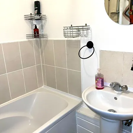 Apartment Comfortable And Convenient 1-bed In *