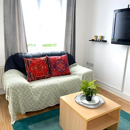 Apartment Comfortable And Convenient 1-bed In Romford