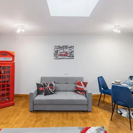 Iconic Apartment *