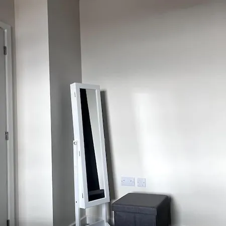 Apartment Bright Modern Flat With Balcony 30mins From Euston Harrow