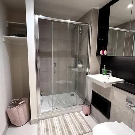 Bright Modern Flat With Balcony 30mins From Euston Harrow