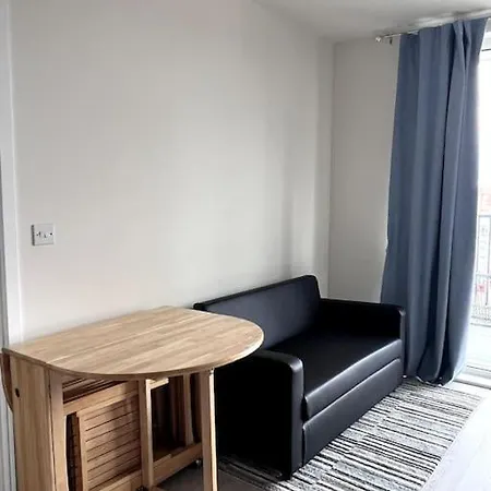 Bright Modern Flat With Balcony 30mins From Euston