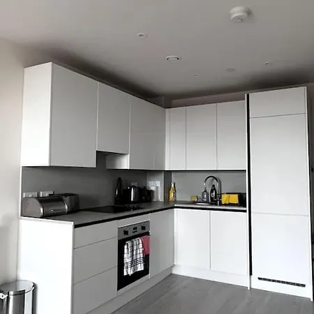 Bright Modern Flat With Balcony 30mins From Euston * Harrow
