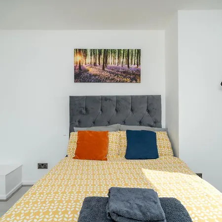 Apartment Private In London With Parking Enfield