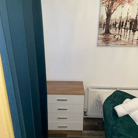 Private In London With Parking * Enfield