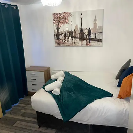 Private In London With Parking *