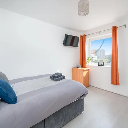 Private In London With Parking *