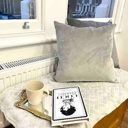 A Brilliant One Double Bedroom Flat * London