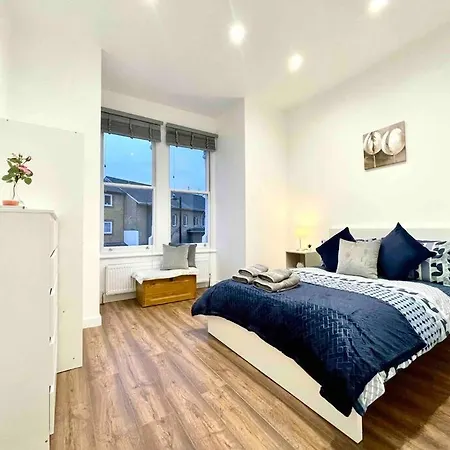 A Brilliant One Double Bedroom Flat Apartment