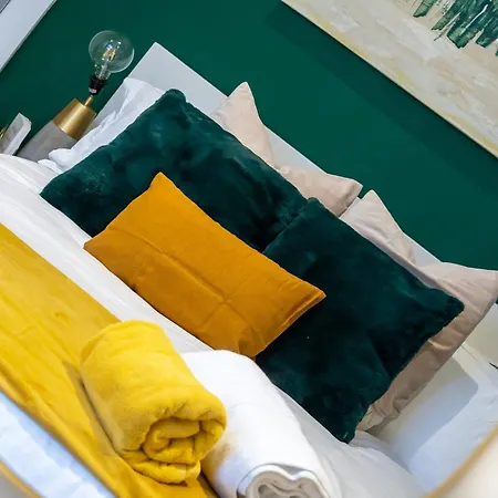 Kapselhotel The *
