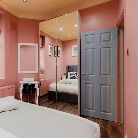 Stylish 2 Bedrooms Flat Sleeps 6 & Garden Zone 2 Cls Londra