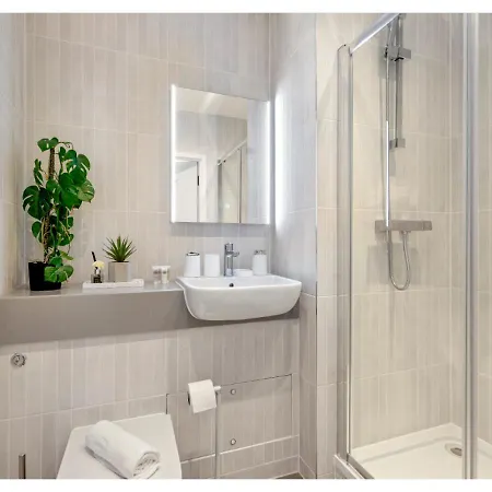 Apartment Sophisticated Living: 1-br Flat In
