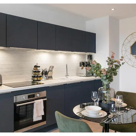 Sophisticated Living: 1-br Flat In
