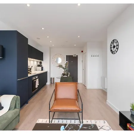 Sophisticated Living: 1-br Flat In Apartment Beckenham