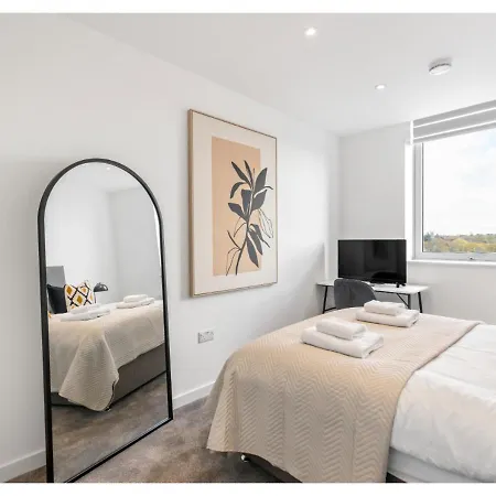 Sophisticated Living: 1-br Flat In Apartment
