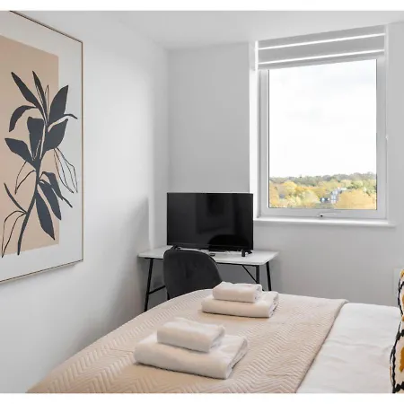 Sophisticated Living: 1-br Flat In