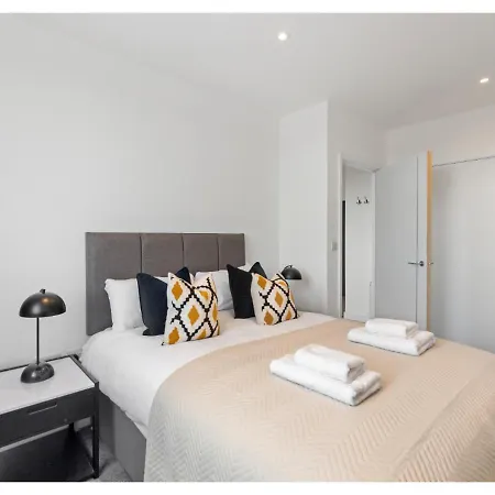 Sophisticated Living: 1-br Flat In Apartment *