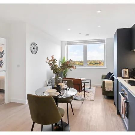 Sophisticated Living: 1-br Flat In Apartment Beckenham