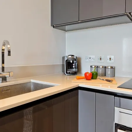 Spacious Flat Near South Bank By Underthedoormat Apartment London