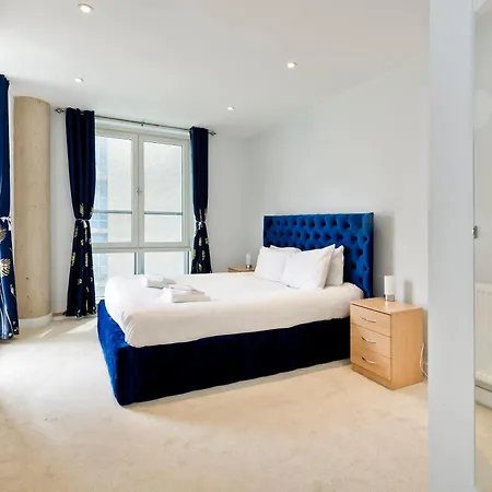 Spacious Flat Near South Bank By Underthedoormat