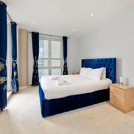 Apartment Spacious Flat Near South Bank By Underthedoormat
