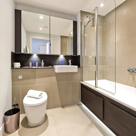 Apartment Spacious Flat Near South Bank By Underthedoormat