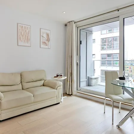Apartment Spacious Flat Near South Bank By Underthedoormat