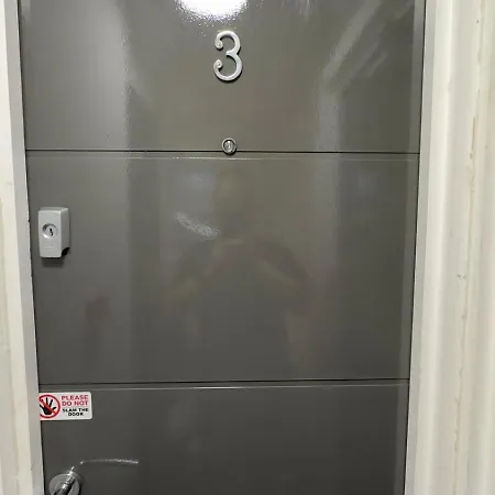 Halloway Guest 54 London