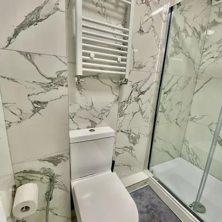 Apartment The Royal Boutique Studio By Heathrow Sleep 4