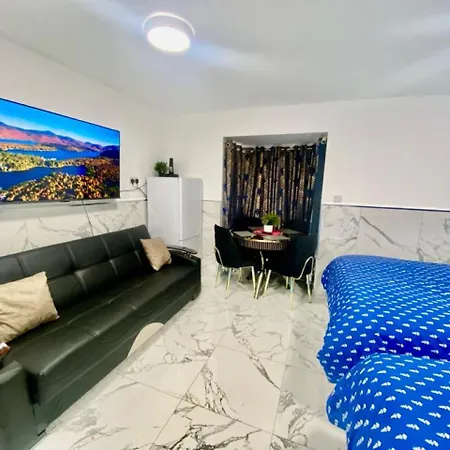 The Royal Boutique Studio By Heathrow Sleep 4 Apartment Hayes (Greater London)