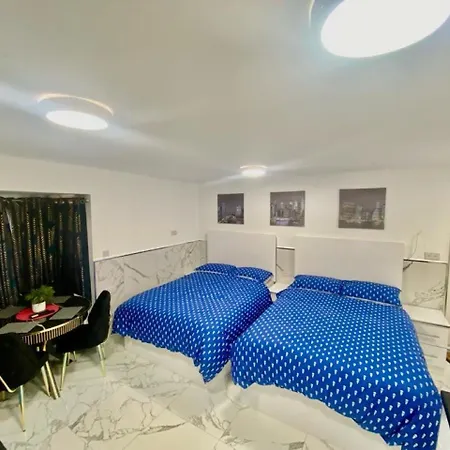 The Royal Boutique Studio By Heathrow Sleep 4 Apartment *
