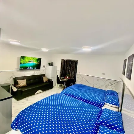 The Royal Boutique Studio By Heathrow Sleep 4