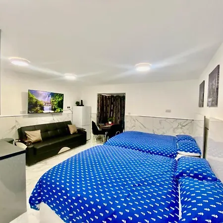 Apartment The Royal Boutique Studio By Heathrow Sleep 4