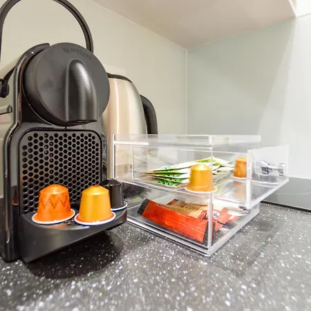 Queensborough Terrace Serviced By Concept *